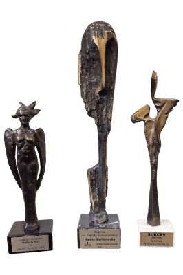 statuetki otrzymane przez Pracownię Krawiecką Atelier Hanny Bieńkowskiej za suknie okazjonalne szyte na miarę